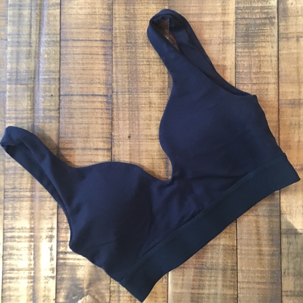 Momo B wide scallop sports bra S 🖤